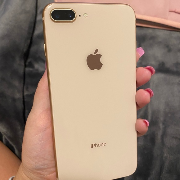 iPhone 8 Plus 64GB Rose Gold - Picture 2 of 4